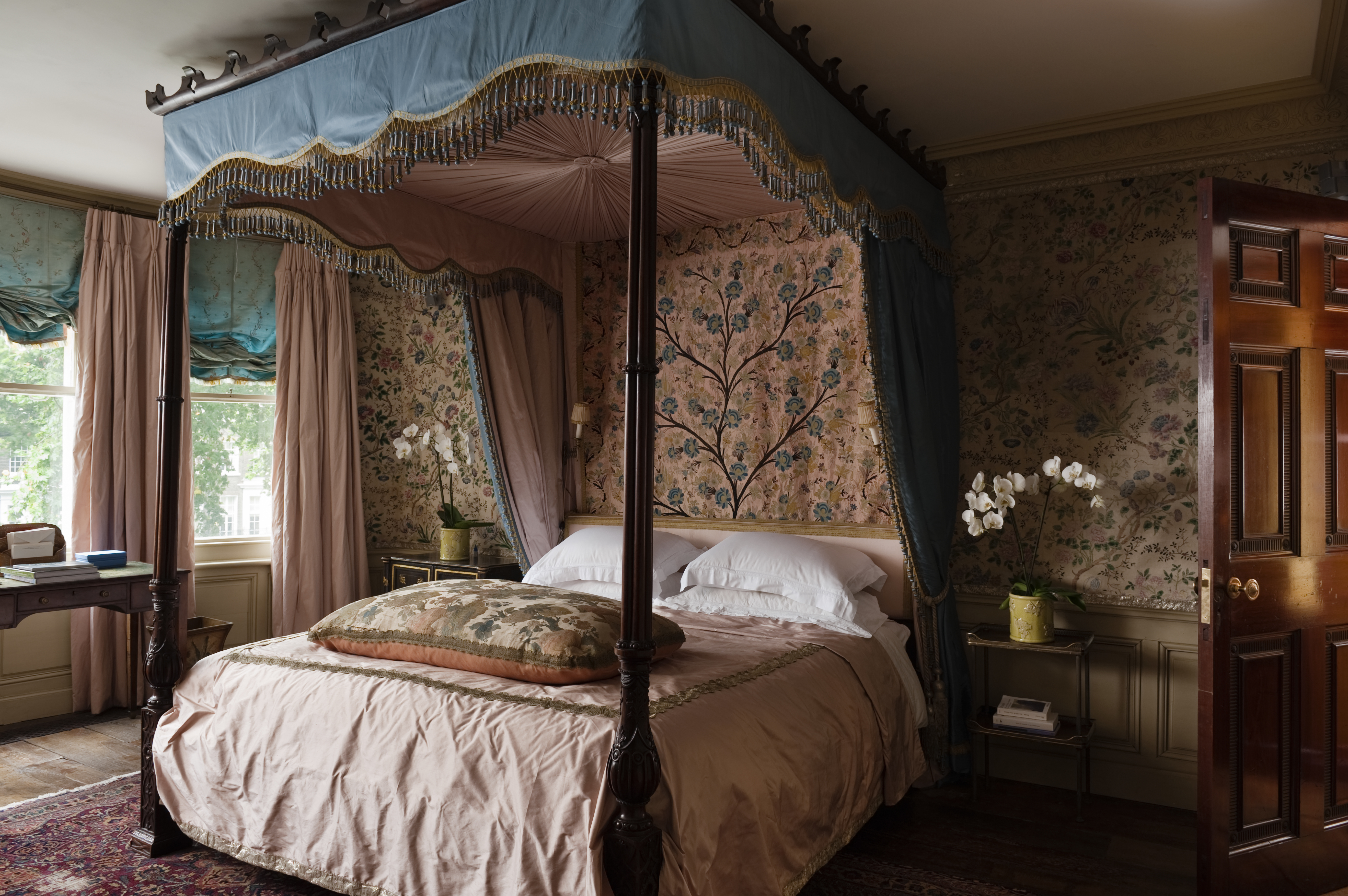 four-poster bed