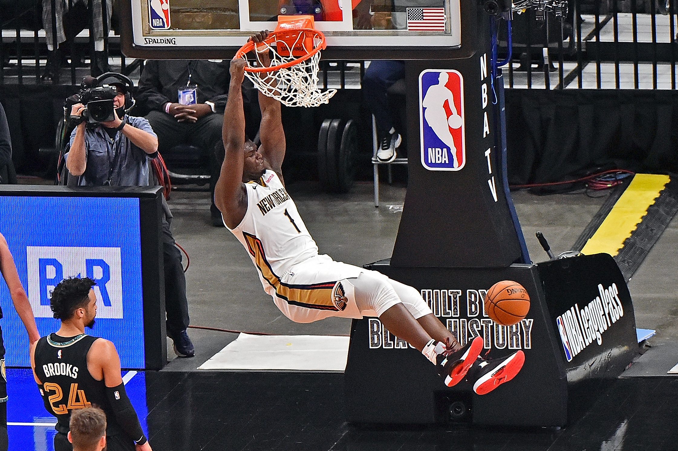 Zion Williamson dunk