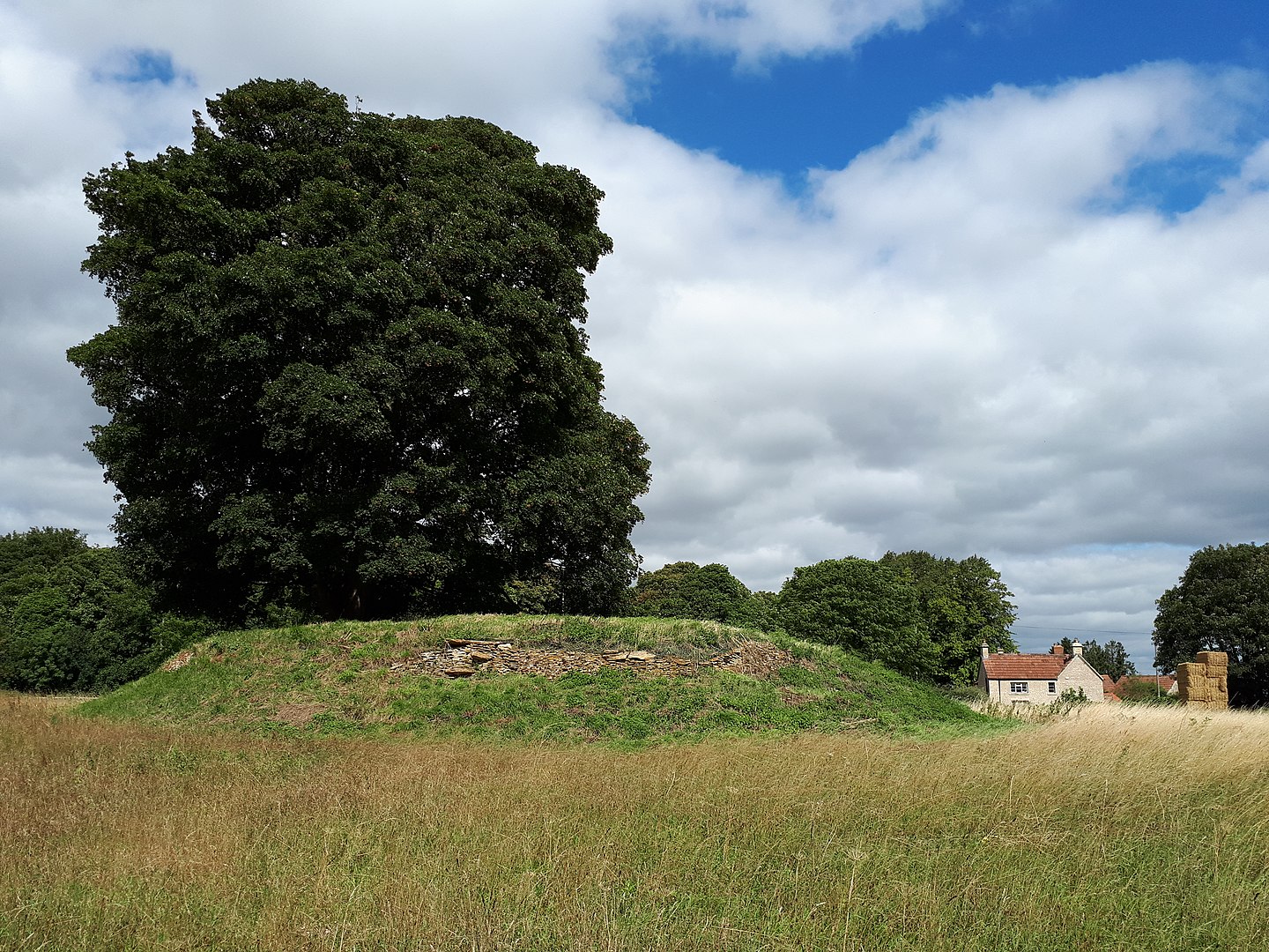 Asthall Barrow