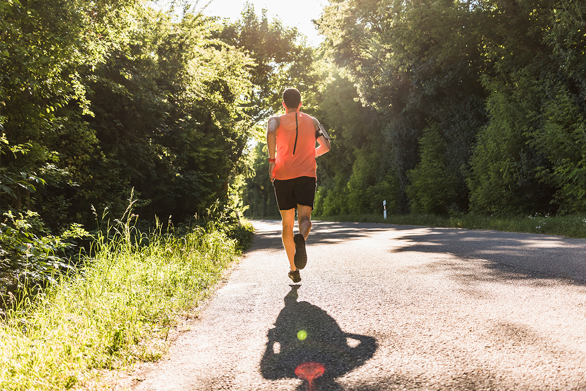 Is Running With a Phone Screwing Up Your Shoulders?