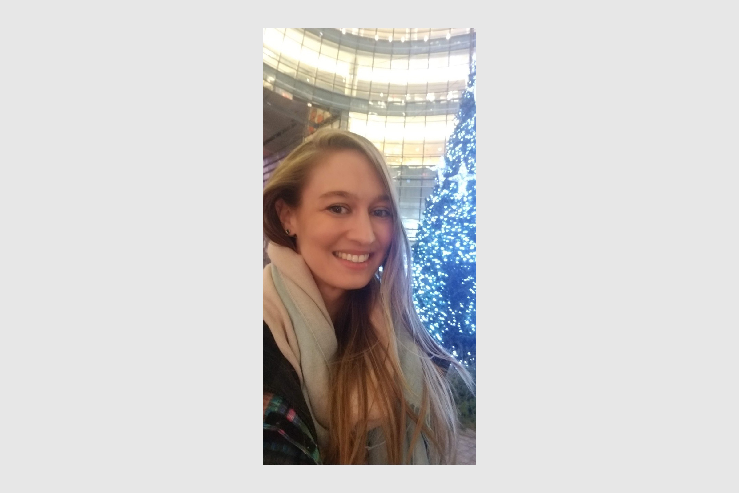 Russo took a selfie in front of the Bloomberg building right after she quit her job as a Bloomberg reporter.