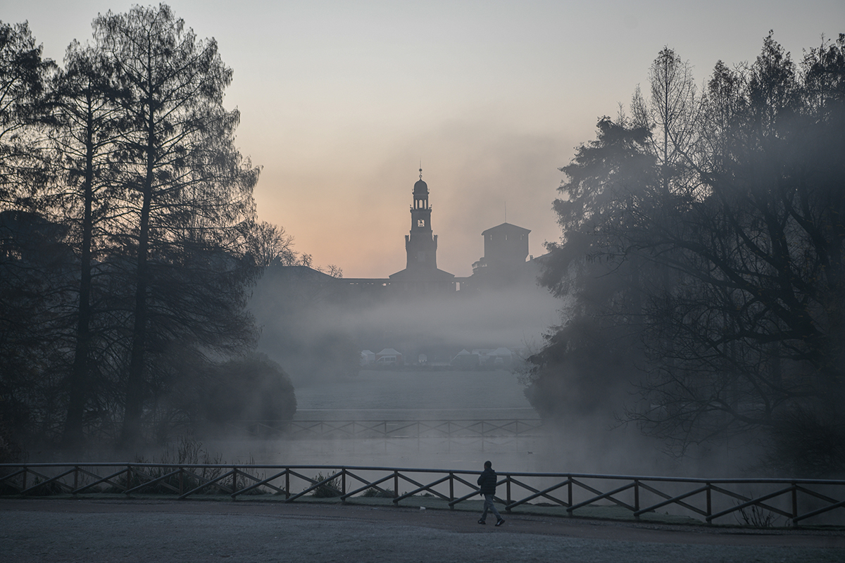 Why Are Some Men Obsessed With Waking Up Super Early?