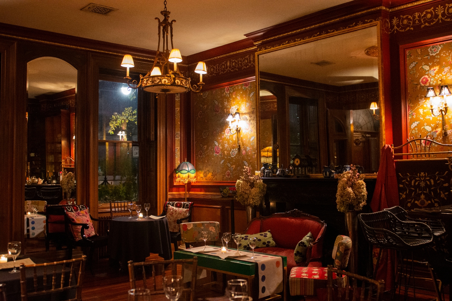 An ornate room decorated in Victorian style.