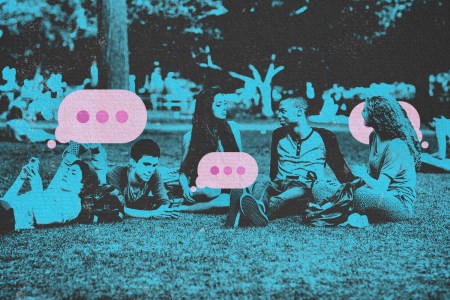 students use their smartphones on the quad of an American university campus