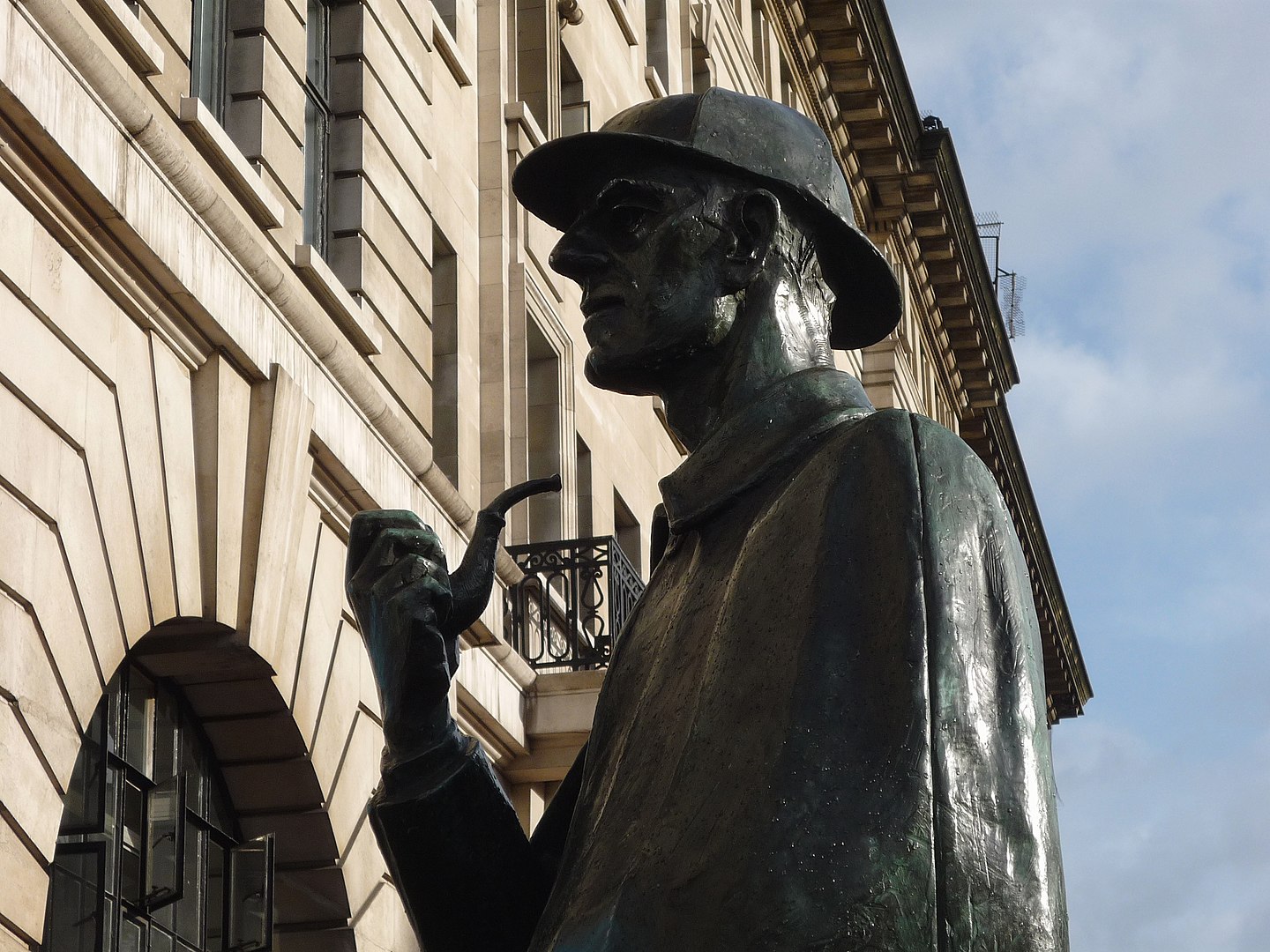 Sherlock Holmes statue