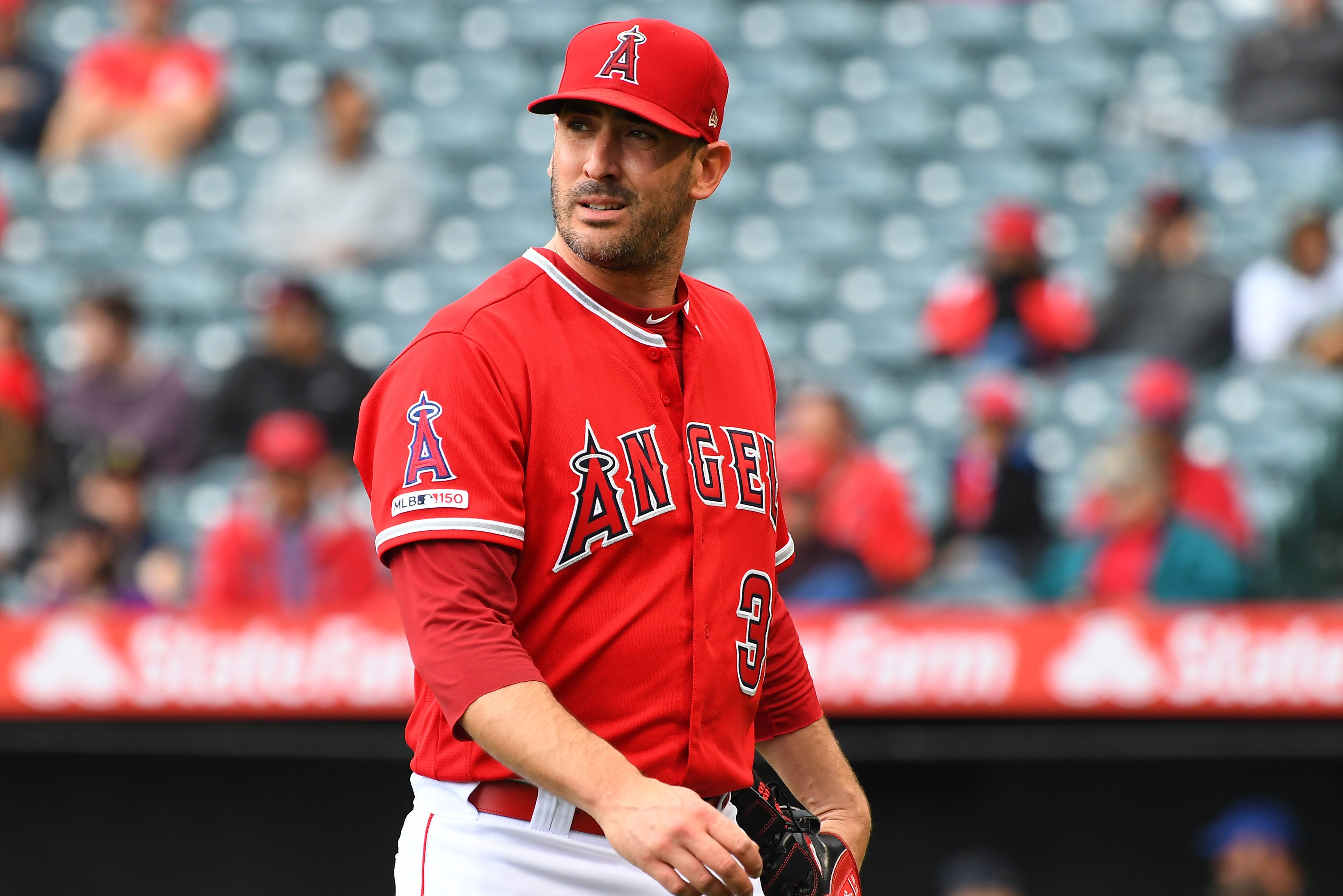 Matt Harvey walks into the dugout after giving up six runs in the first inning of a game