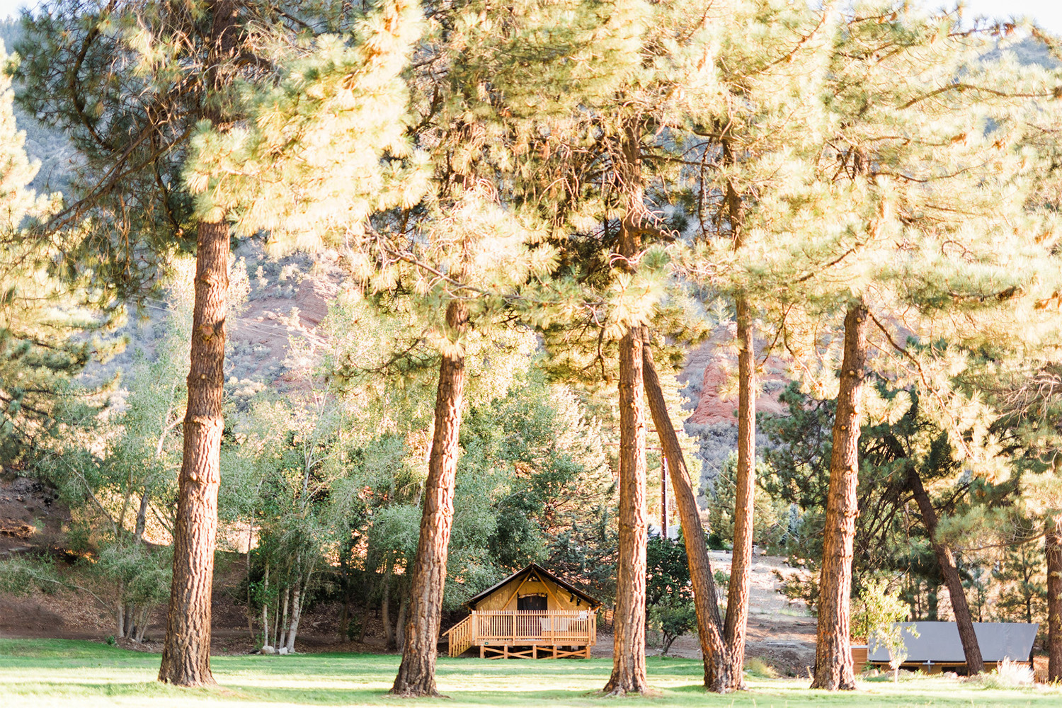 A tent at the Huttopia White Mountains location.