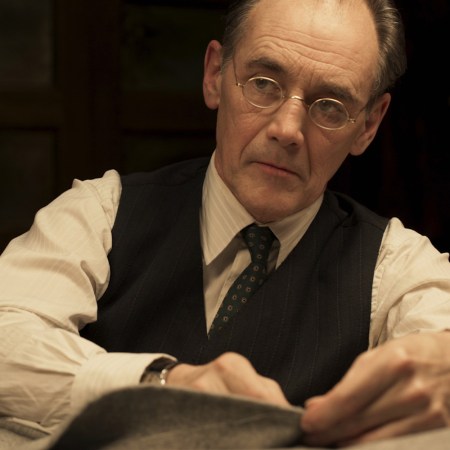 Mark Rylance stars as "Leonard" in director Graham Moore's THE OUTFIT, a Focus Features release.