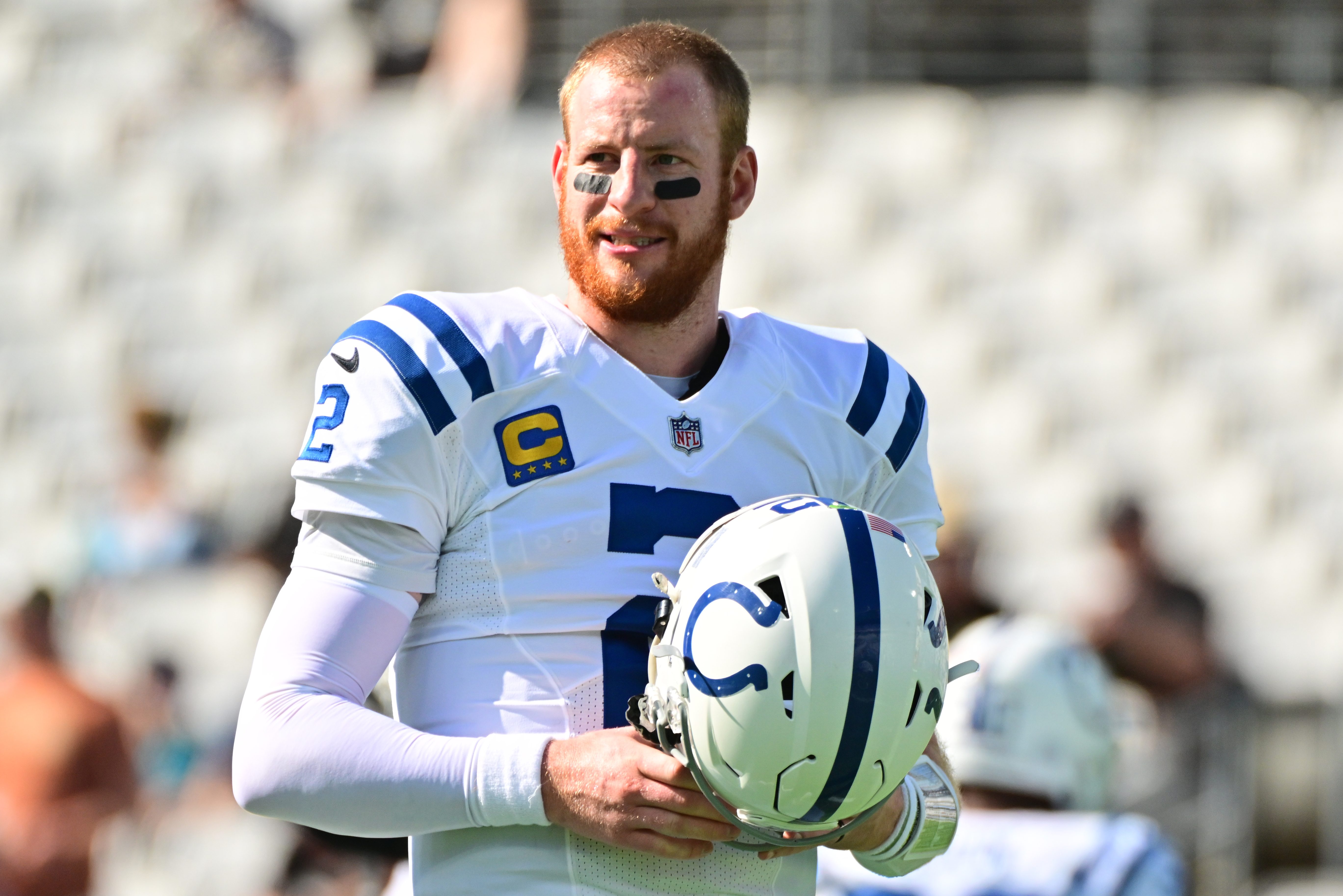 Carson Wentz warms up before losing a game against the Jaguars