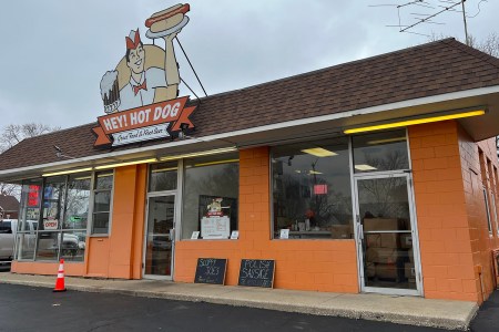 Exterior of Hey! Hot Dog