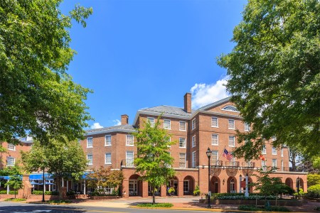 Exterior of Tidewater Inn