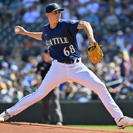 George Kirby of the Mariners throws a strike.