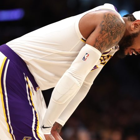 Carmelo Anthony on the court for the Los Angeles Lakers last season