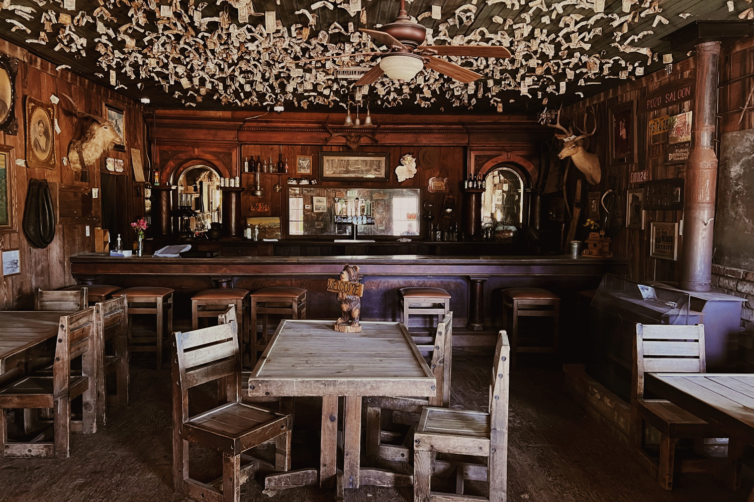 Pozo Saloon interior