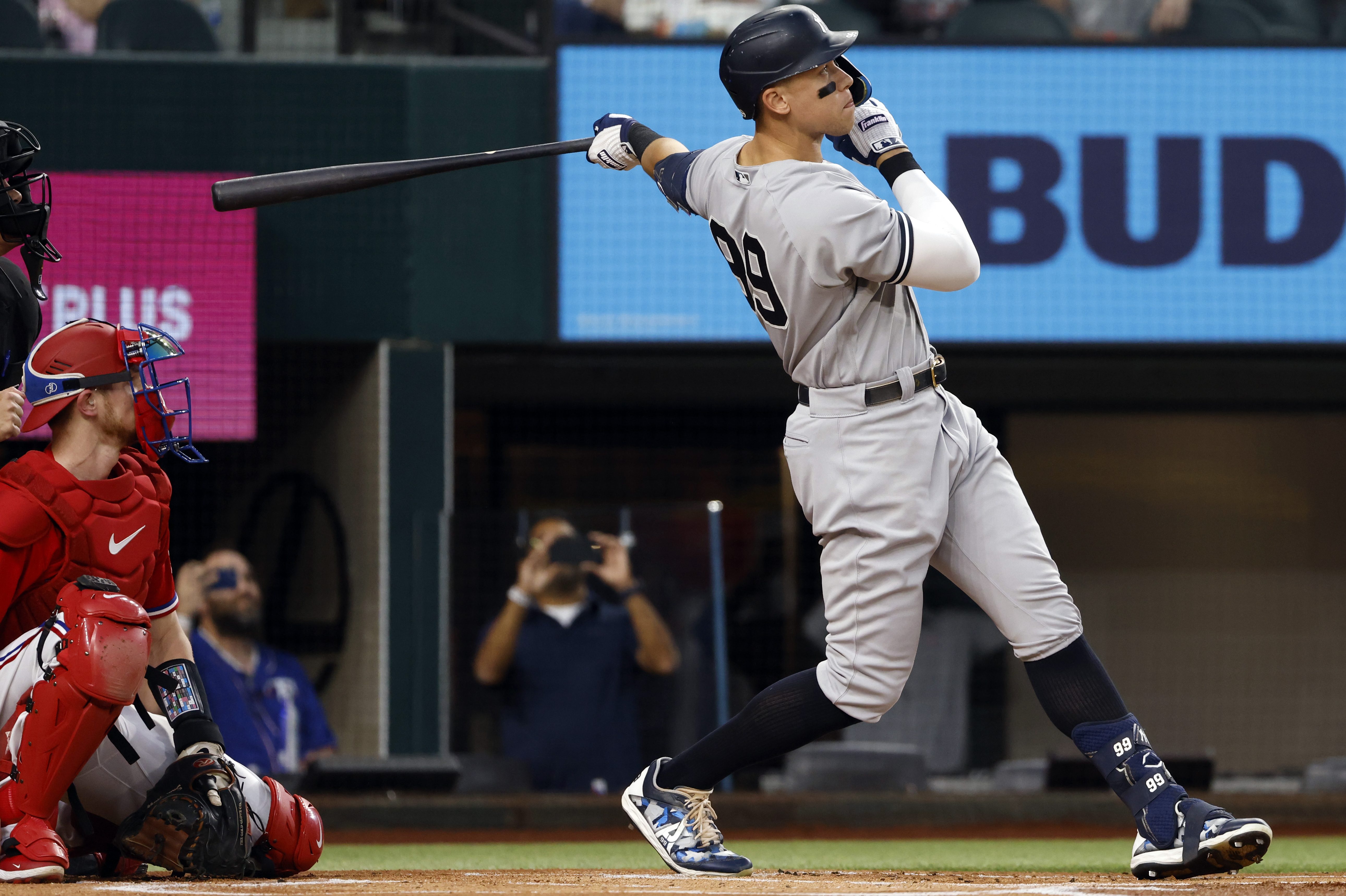 Aaron Judge of the New York Yankees hits his 62nd home run.