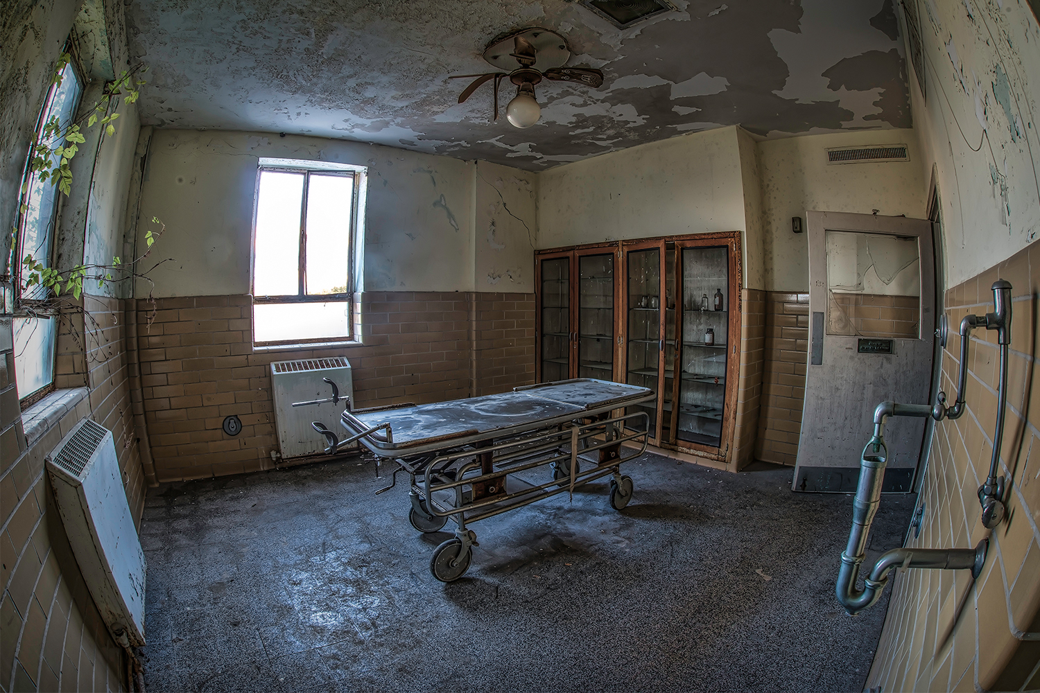 An empty room in Yorktown Memorial Hospital, one of the most haunted places in Texas