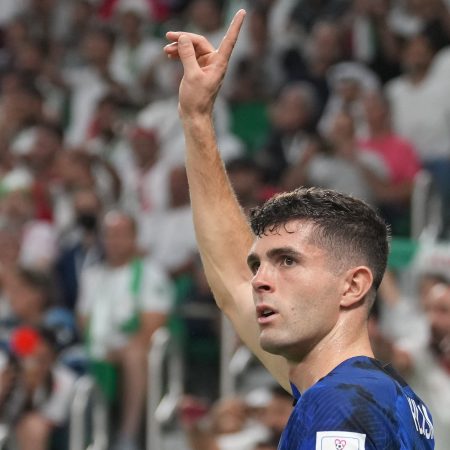 Christian Pulisic takes a corner kick against Iran.