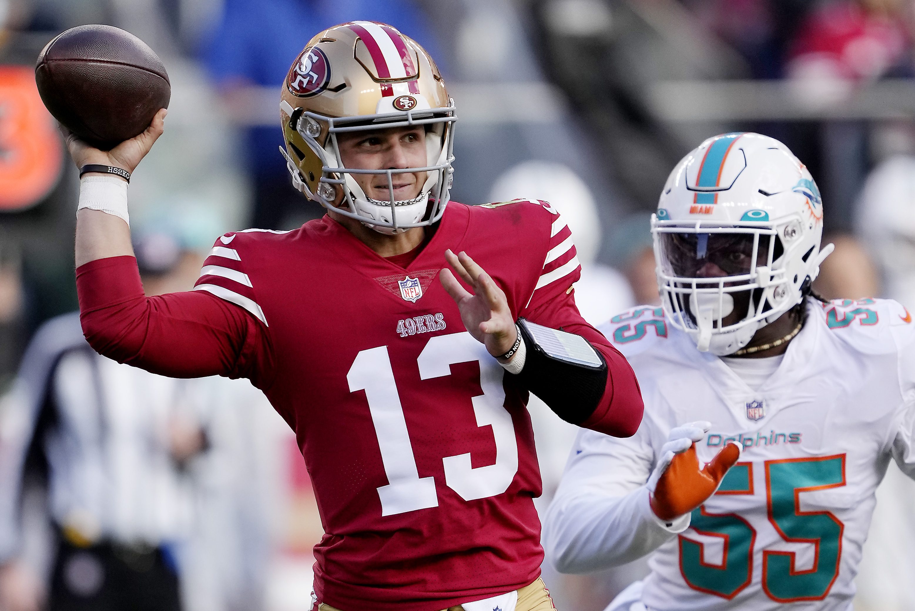 Brock Purdy of the 49ers throws a pass against the Dolphins.