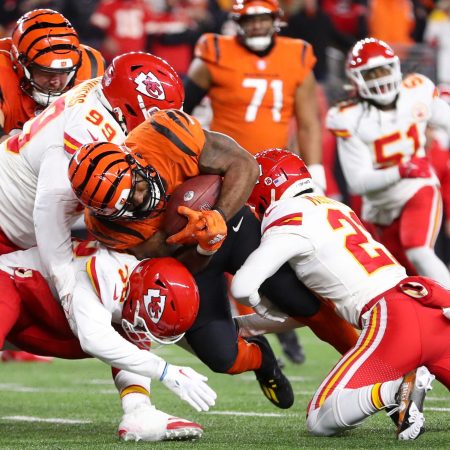 Bengals running back Samaje Perine carries the ball against the Chiefs.