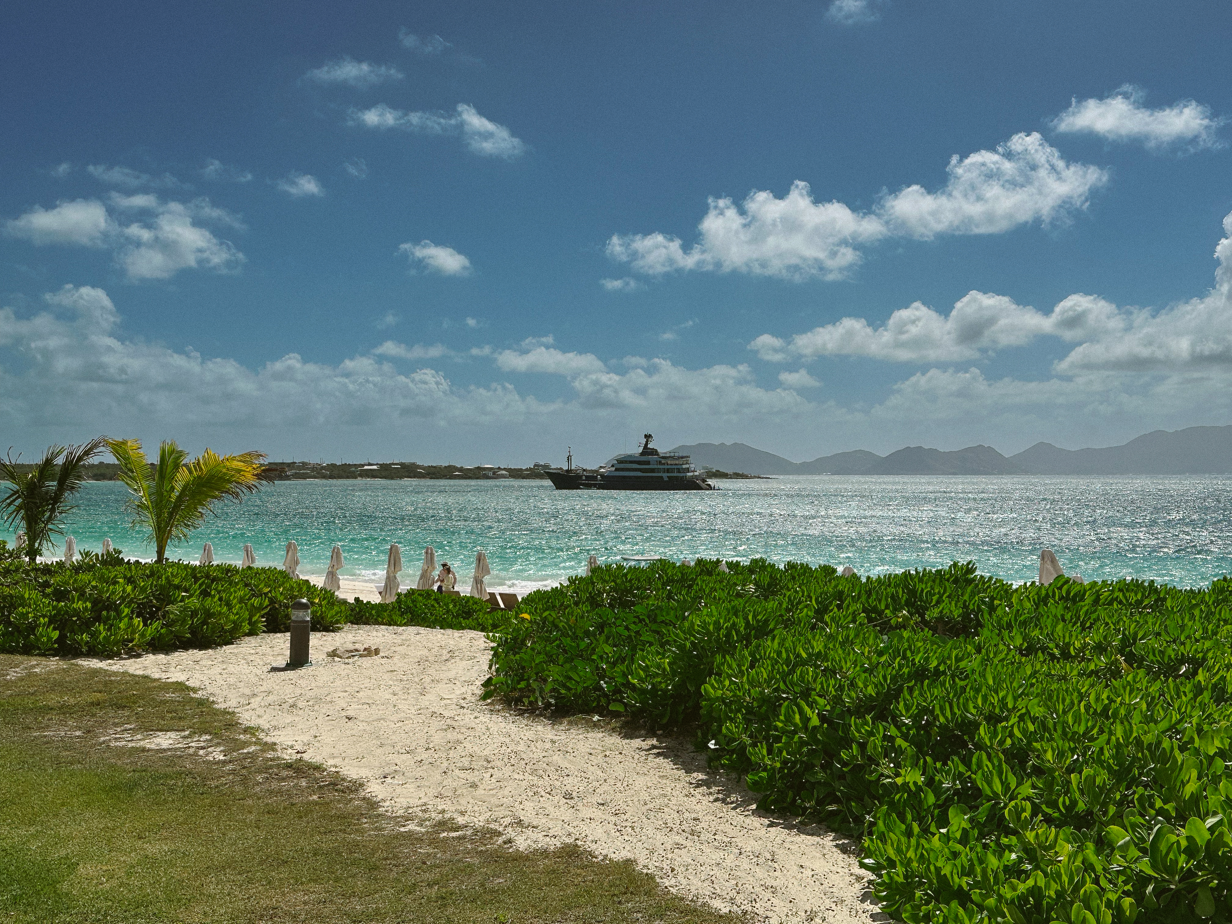 aurora anguilla walk to the beach