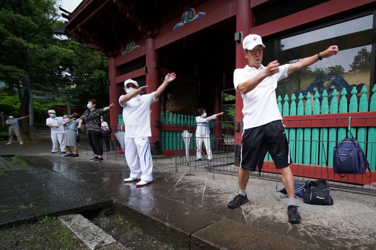 Elders practicing radio taisō in Japan. Here's how to add the three-minute workout to your daily routine.