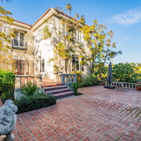 beatles bel air estate courtyard